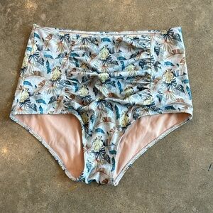 Kortni Jeane size medium ruched bottoms